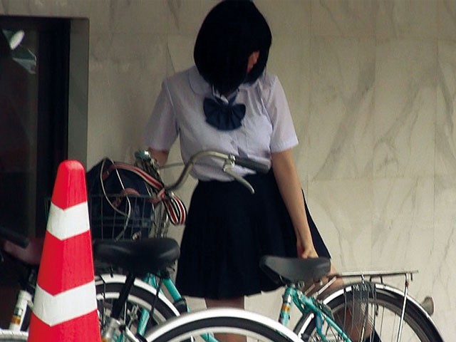 ＜盗撮＞ 天使の盗撮 チャリ通JK追いまわし痴● 『FANZA』