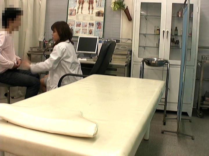 ＜盗撮＞ 女医のおばちゃんがフェラしてくれた衝撃映像 『FANZA』