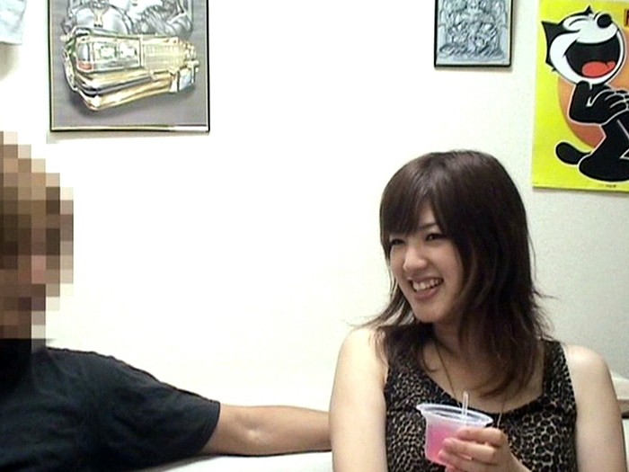 ＜盗撮＞ 盗撮アングル 素人娘の隠撮部屋 潮吹き性欲にも肯定的女子大生...