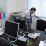 ＜盗撮＞ 【VR】気になるあの子の机の下に潜ってみたけど… 川越ゆい 『FANZA』