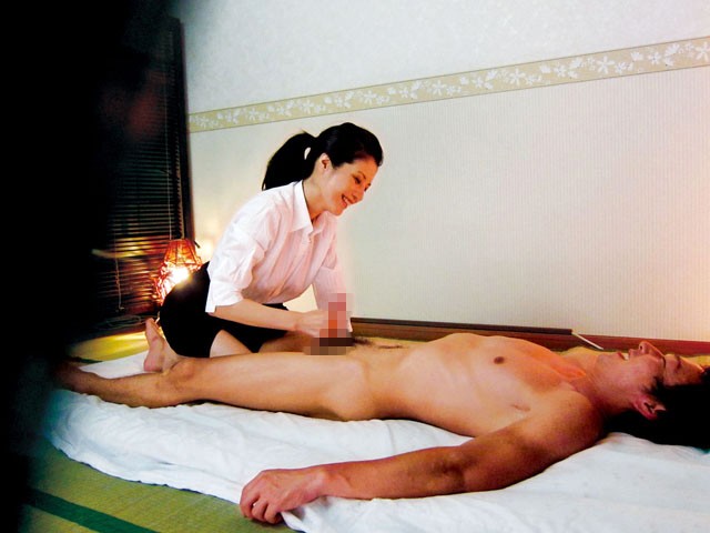 ＜盗撮＞ 人妻回春マッサージ ルックス、スタイル共に抜群の人妻4名が店...