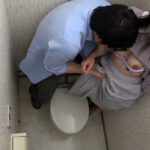 ＜盗撮＞ 「私のチューリップ広げちゃイヤ！」今日はどの台と人妻にします？パチンコ屋は玉も精子も出し放題！ 『FANZA』