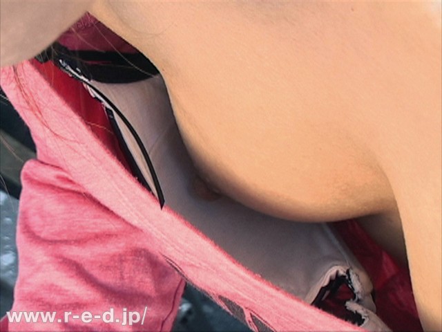 ＜盗撮＞ 街角GET！ Vol.6 アンケート胸チラ怒涛の144連発！...