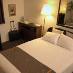 ＜盗撮＞ ホテル盗撮 淫乱部下によって暴かれた押しに弱すぎるドM巨根既婚上司の堕落不倫中出しSEX 『FANZA』