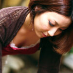 ＜盗撮＞ 夜道や覗きで見つけた無防備な人妻を… 『FANZA』