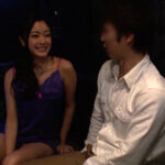 ＜盗撮＞ 日本一卑猥な会員制キャバクラに潜入取材！1対1のボックスシートで我慢の限界、周りを気にして声を殺して生挿入！ 『FANZA』