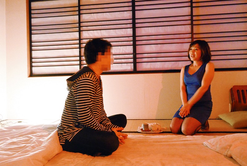 ＜盗撮＞ 路地裏の怪しい熟女ヘルスで生尺潜入盗撮 『FANZA』