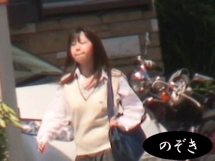 ＜盗撮＞ パンティ丸見え！路上強襲スカートめくり ～女子校生編～ 『F...