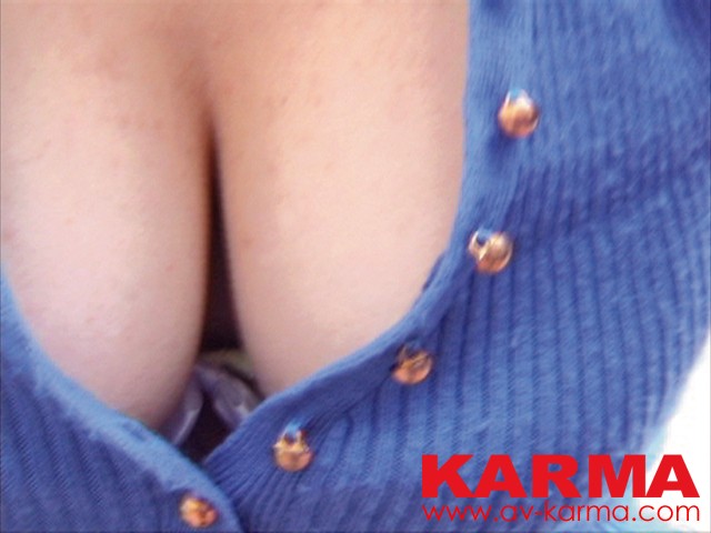 ＜盗撮＞ 街角盗撮！ フリーマーケットでパンチラ＆胸チラWゲット！3 ...