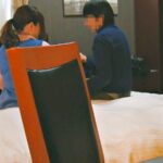 ＜盗撮＞ ビジネスホテル従業員のおばさんを痴●して口説き落とせるか4時間 『FANZA』