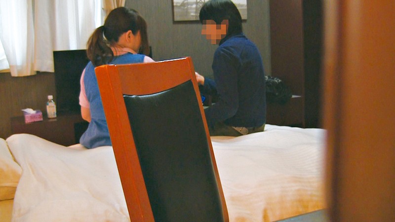 ＜盗撮＞ ビジネスホテル従業員のおばさんを痴●して口説き落とせるか4時...