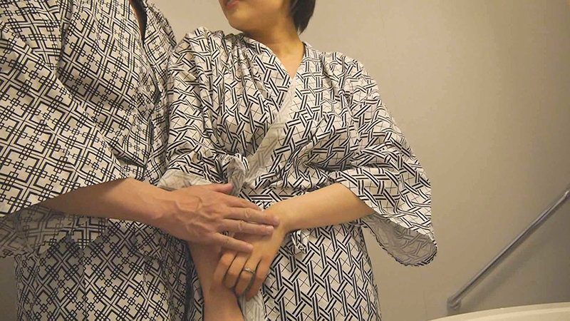 ＜盗撮＞ 【爆乳Gパイ妻、不倫中！】慰安旅行中に二人で消えた後…【不倫...