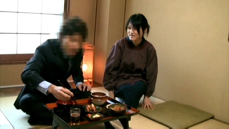 ＜盗撮＞ 堅物な仲居さんの巨乳を揉んだらハメさせてくれた衝撃映像 『F...