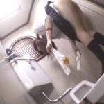 ＜盗撮＞ 厳選トイレ盗撮 間に合わず、立ったままスゴイ勢いでオシッコ漏らす女子校生たち 『FANZA』
