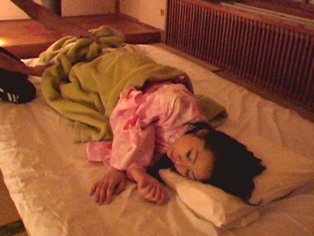 ＜盗撮＞ アラサー巨乳OL温泉一人夜●いかけられ旅 『FANZA』