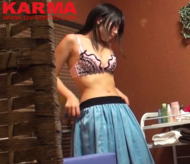 ＜盗撮＞ 都内某所マッサージ店オーナーが隠し撮った！美人オイルマッサー...