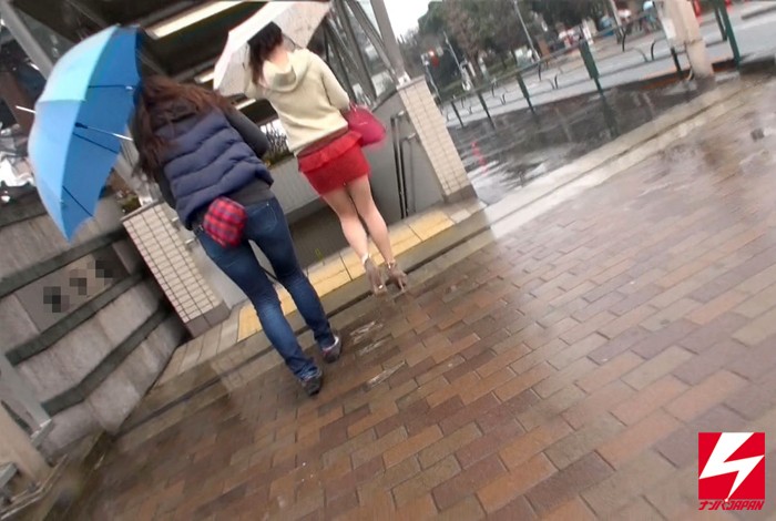 ＜盗撮＞ 街角でナンパした素人娘たちはびっしゃ～ぶっしゃ～大洪水！！お...