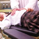 ＜盗撮＞ 産婦人科医師より投稿 中●生はじめての産婦人科 イタズラした医師の全容2「顔に似合わずもう毛も生え揃ってきてるんだね」「何か大きなモノが、うっ痛い！」 『FANZA』