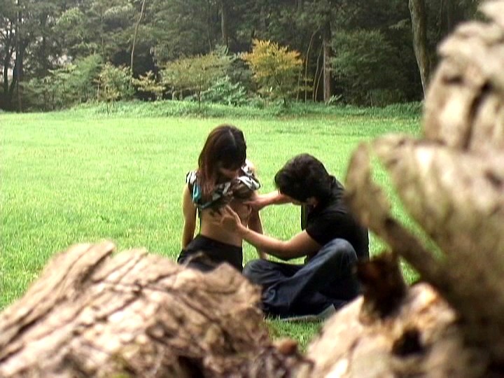 ＜盗撮＞ 盗み撮り 人妻と青年の青姦不倫 『FANZA』