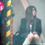 ＜盗撮＞ 黒髪JK スカートの中のマル秘部分を隠し撮り 『FANZA』