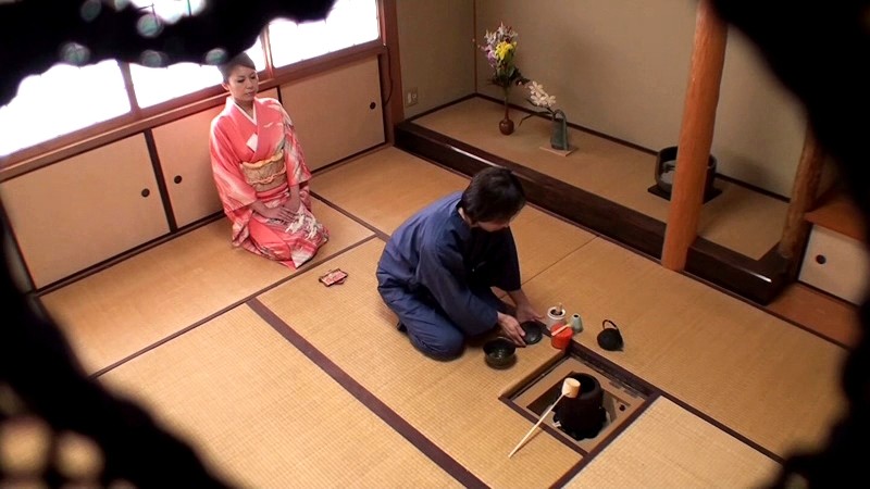 ＜盗撮＞ 茶道教室に通う若妻 貞淑そうに見えて実は！？ 『FANZA』