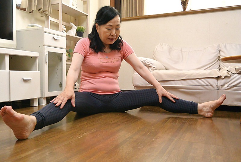 ＜盗撮＞ 祖母の誕生日にマッサージ師を呼んで性感マッサージをさせたら…...