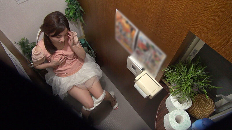 ＜盗撮＞ 女子トイレ覗き 放尿オナニー 30人 『FANZA』