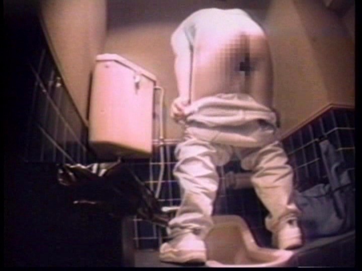 ＜盗撮＞ 無線式盗撮 女子トイレで無防備な女を超小型無線カメラで盗撮 ...