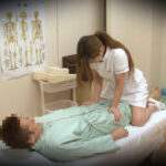 ＜盗撮＞ どこまでデキる？出張メンエス 欲求不満な人妻マッサージ師にお願いして一発ヤッちゃいました！vol.1 『FANZA』