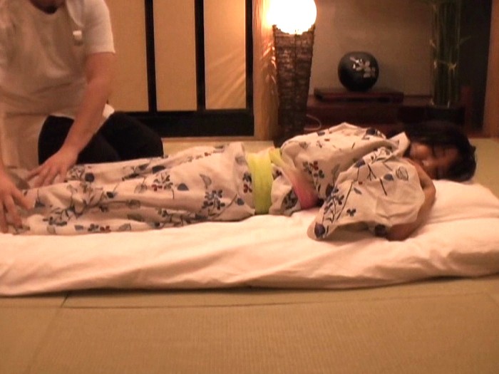 ＜盗撮＞ ママに内緒の性感マッサージ大作戦！！ 其ノ六 『FANZA』