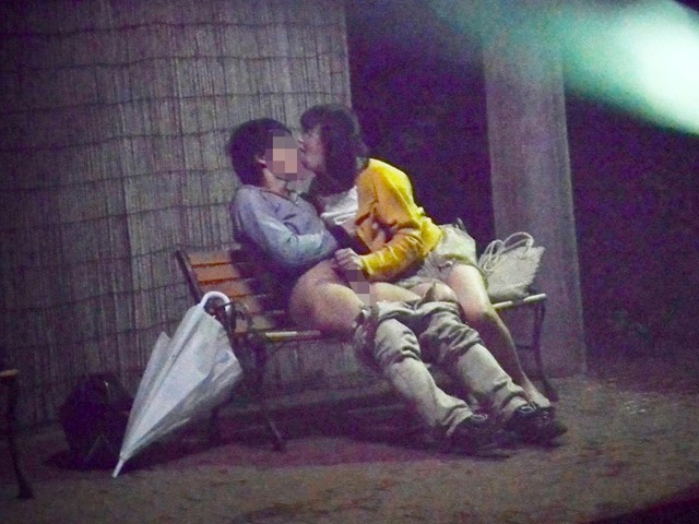 ＜盗撮＞ 見つかっちゃった野外カップル痴態盗撮 『FANZA』