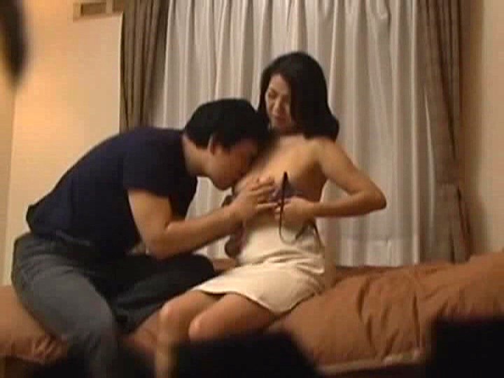 ＜盗撮＞ 人妻たちの生々しい浮気現場を完全盗撮6組 『FANZA』