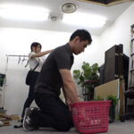 ＜盗撮＞ ニンゲン観察 深夜のバラシタイム、エログッズ宝庫なAV会社の倉庫で先輩を電マでブルブルからかい勃起させ誘惑する小悪魔すぎる後輩ADちゃん 『FANZA』