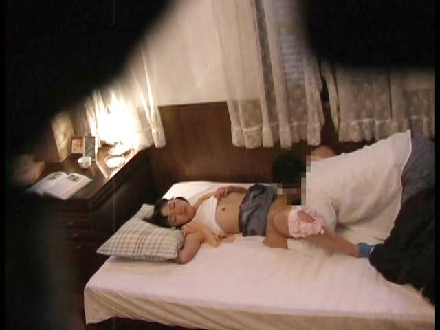 ＜盗撮＞ ［緊急発売］［個人投稿］娘との近親相姦 夜●いセックス隠し撮...