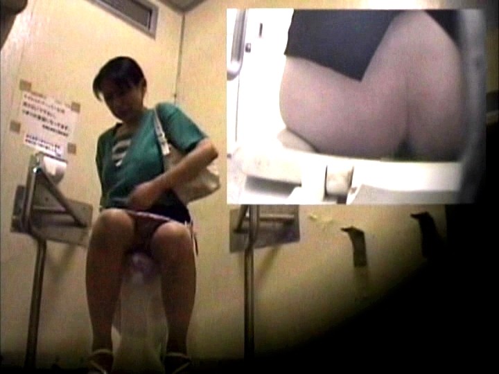 ＜盗撮＞ 便所盗撮 脱糞！放尿！失禁！熟女たちの究極羞恥！！ 『FAN...
