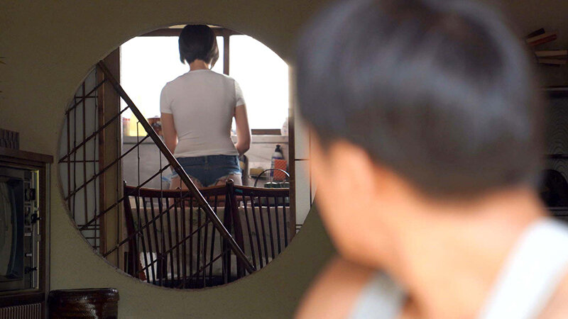 ＜盗撮＞ 夏の日のNTR 十年ぶりに地元に帰って人妻になった元カノと再...