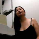 ＜盗撮＞ メガネを買いに来た女性たちの無防備な胸元を盗撮した映像2 『FANZA』