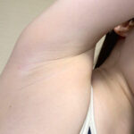 ＜盗撮＞ 星七ななみ 濡れてテカってピッタリ密着 神スク水 可愛い女子のスクール水着姿をじっとりと堪能！着替え盗撮から始まり貧乳から巨乳にパイパン、ハミ毛、ジョリワキ等のフェチ接写やローションソーププレイやスク水ぶっかけ等を完全着衣で楽しむAV 『FANZA』