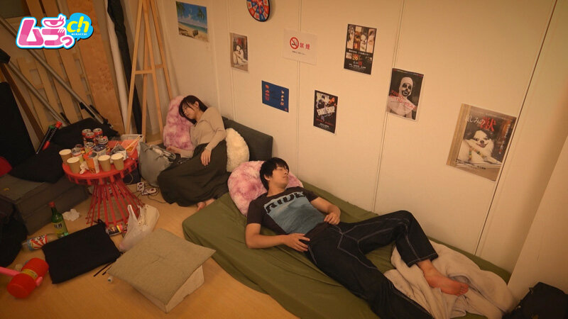 ＜盗撮＞ ニンゲン観察 サークルの部室でふたりきり、男性経験が少ないウ...