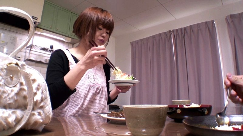 ＜盗撮＞ 母を売った息子 ボクのママをガチで口説いてハメてくれ！ 『F...