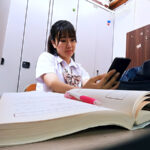 ＜盗撮＞ 進学塾こっそりオナニー 覗かれた女子〇生B子 『FANZA』