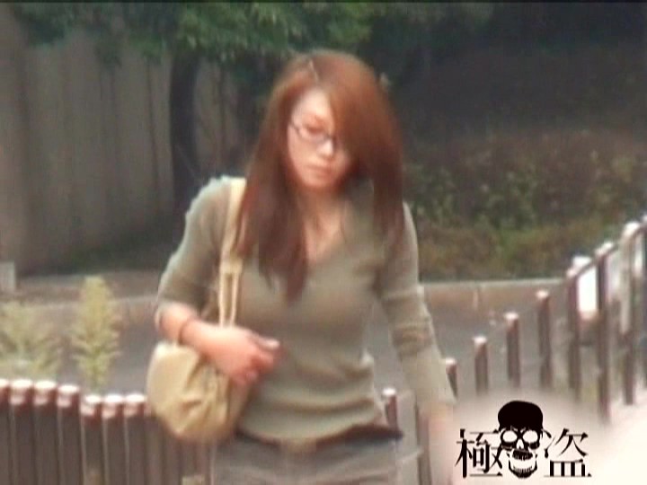 ＜盗撮＞ 街角強●スカートめくり 2 「私服編」 『FANZA』