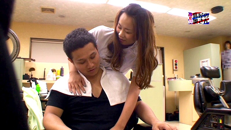 ＜盗撮＞ 潜入盗●！夫の留守中に客を誘う床屋の奥さん（4） 『FANZ...