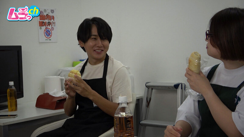 ＜盗撮＞ ニンゲン観察 バイト先のイケメンに裏垢バレ！恥ずかし～い露出...