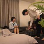 ＜盗撮＞ ニンゲン観察 憧れのバイト先の店長を頼って家出したJ系、規格外の超巨根で処女喪失し未来のデカチン狂いが確定する。 『FANZA』