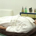 ＜盗撮＞ 本当に気持ちいいエステマッサージに通うセレブ妻は、腕の上手なマッサージ師に心許して股開く。実はちょっと強引な肉食系男子に飢えている… 『FANZA』