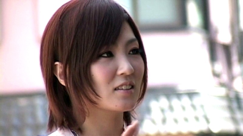 ＜盗撮＞ 毎日この時間に目が合う綺麗なお姉さん！ちょっと尾行したら驚き...