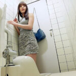 ＜盗撮＞ 女子トイレ覗き迫力の放尿と生々しいオナニー ＃7 『FANZA』