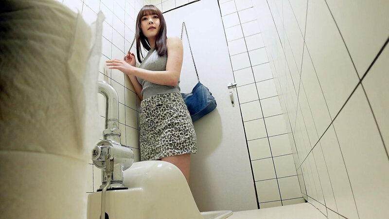 ＜盗撮＞ 女子トイレ覗き迫力の放尿と生々しいオナニー ＃7 『FANZ...