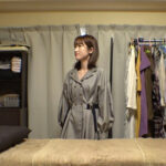 ＜盗撮＞ 媚薬オイルマッサージ 痴●盗撮＆中出し素人娘VOL.64 超強力媚薬を配合したマッサージオイルを施術中に知らずに塗りこまれたオンナは、身体の火照りに驚き、チ〇ポを欲しがる自分に戸惑い、垂れ出したマン汁に恥ずかしがりながらも生ハメ中出しまで欲してしまう！ 『FANZA』